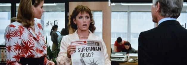 Superman tot ? Lois Lane (Margot Kidder) ist ganz und gar nicht mit der redaktionellen Linie der Warfields einverstanden. Sie haut bei der Daily Planet hin.