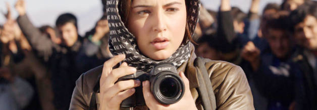 Reporterin Jessica Beckham (Linda Arsenio) ist eine Repräsentantin ihres Landes: Als US-Amerikanerin hat sie keinen Plan, was sie eigentlich in Afghanistan sucht. 