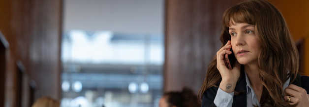 Megan Twohey (Carey Mulligan), frisch aus dem kurzen Mutterschaftsurlaub zurück, schließt sich den Recherchen ihrer Kollegin Kantor an.